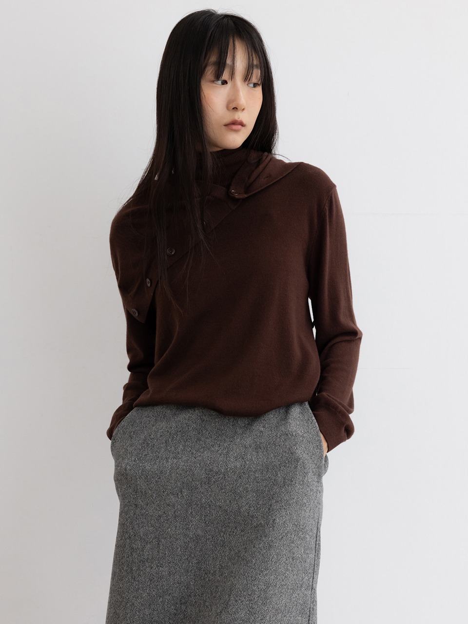 RRACE - LAYERED TURTLE-NECK KNIT (BROWN)