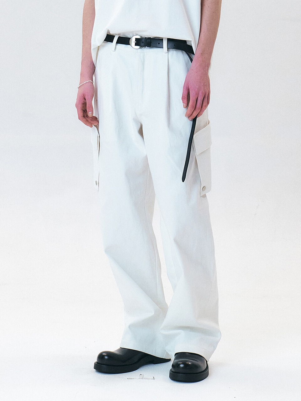 WINDER - DETACHABLE SNAP CARGO RAW PANTS (OFF WHITE)